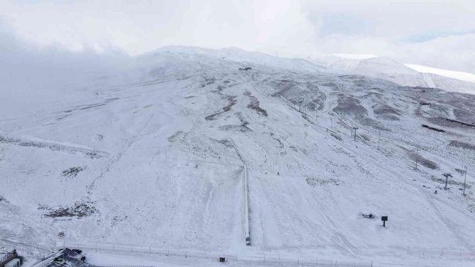 Kar Yağışının Devam Ettiği Erciyes’te Kar Kalınlığı 15 Santime Ulaştı