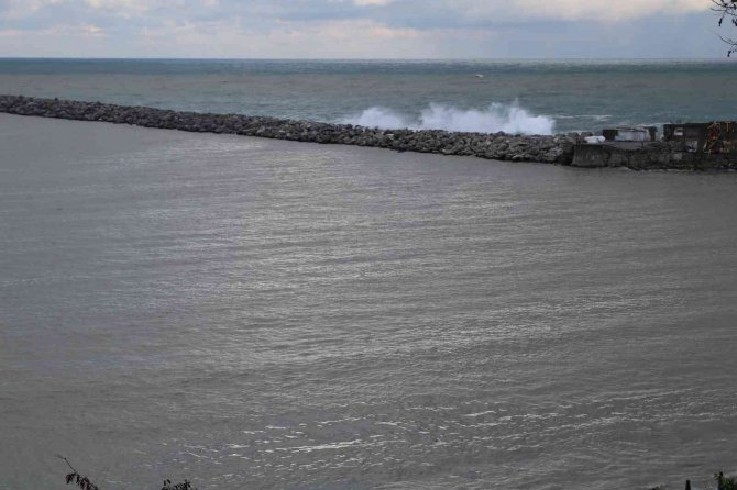 Lodos Ve Yağmurun Ardından Zonguldak Limanı Sarıya Boyandı