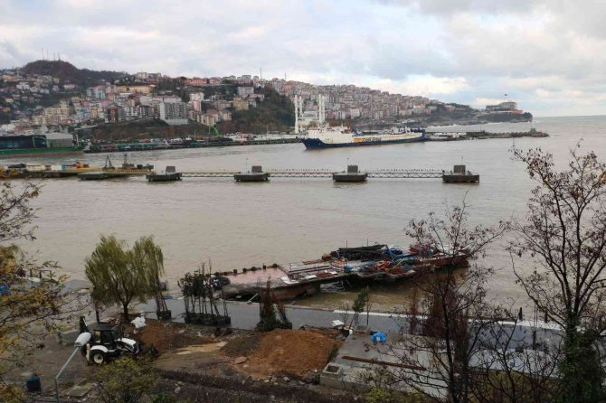 Lodos Ve Yağmurun Ardından Zonguldak Limanı Sarıya Boyandı