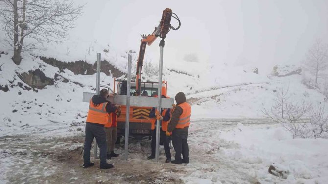 Artvin-ardanuç-ardahan Karayolu Kar Nedeniyle Ulaşıma Kapandı