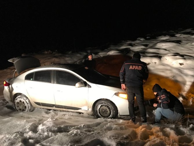 Kardan Kapanan Yolda Mahsur Kalan Yabancı Uyruklu Şahsı Afad Kurtardı