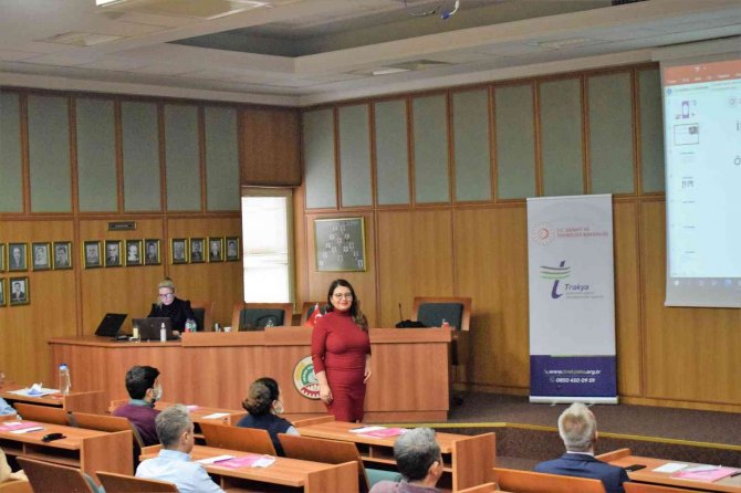 Borsa Personeline İletişim Teknikleri Eğitimi