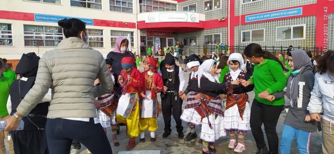 Karadeniz Gününe Öğrenci Ve Velilerden Yoğun İlgi