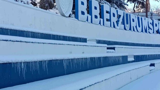 Erzurum Buz Kesti, Gece Eksi 14’ü, Gündüz Eksi 8’i Gördü