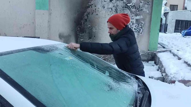 Erzurum Buz Kesti, Gece Eksi 14’ü, Gündüz Eksi 8’i Gördü