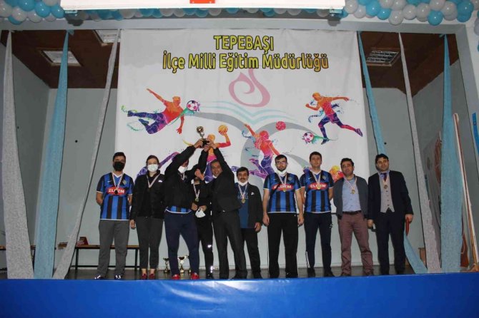 Eskişehir’de ’Öğretmenler Yarışsın Dostluk Kazansın’ Voleybol Turnuvası