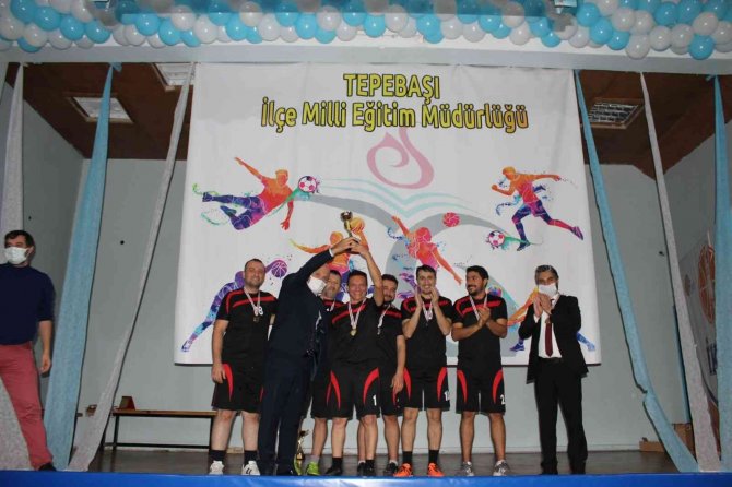 Eskişehir’de ’Öğretmenler Yarışsın Dostluk Kazansın’ Voleybol Turnuvası