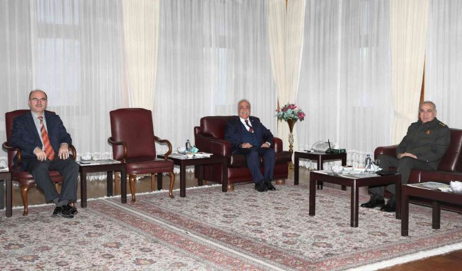 Tümgeneral Erhan Uzun, Rektör Çomaklı’nın Konuğu Oldu