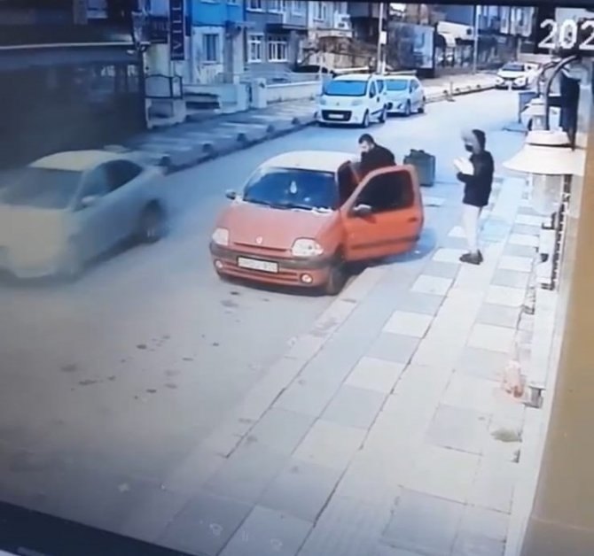 Kütahya’da Şaşkınlık Uyandıran Saniye Saniye Otomobil Hırsızlığı