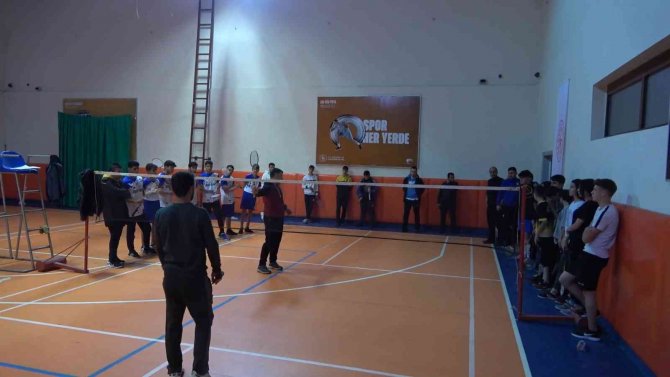 Okullar Arası Badminton İl Birinciliği Müsabakaları Başladı