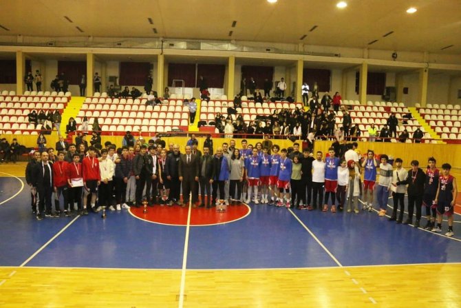 Sivas’ta “Okullar Arası Basketbol” Rüzgarı Esti