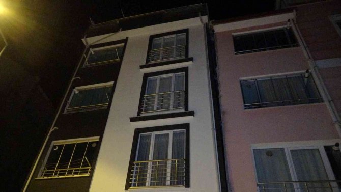 Tokat’ta 4 Katlı Apartman Çökme Riskine Karşı Boşaltıldı