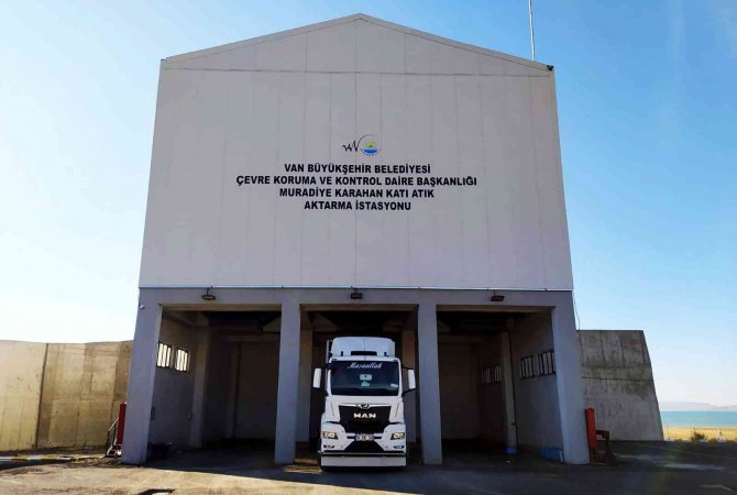 Van’da Aktarma İstasyonlarında Günde 210 Ton Çöp Toplanıyor
