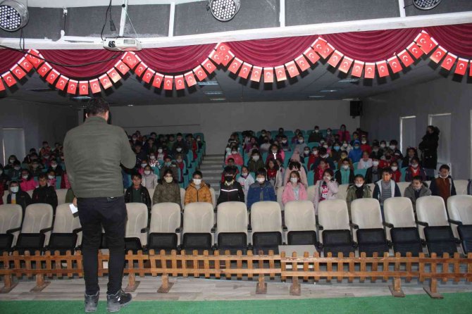 Muradiyeli Çocuklar Tiyatro İle Tanıştı