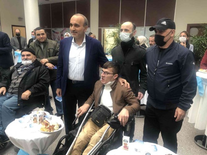 Arnavutköy Belediyesi, Yaklaşık Yüz Engelli Vatandaşa Medikal Malzeme Dağıttı