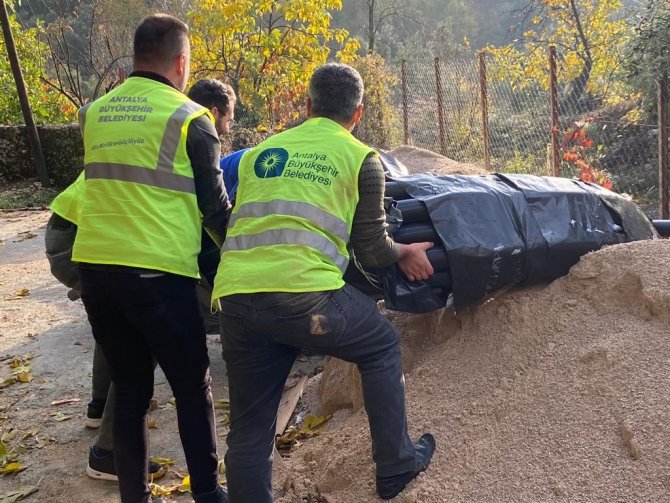 Aksekili Üreticiye 2 Bin 100 Metre Boru Yardımı