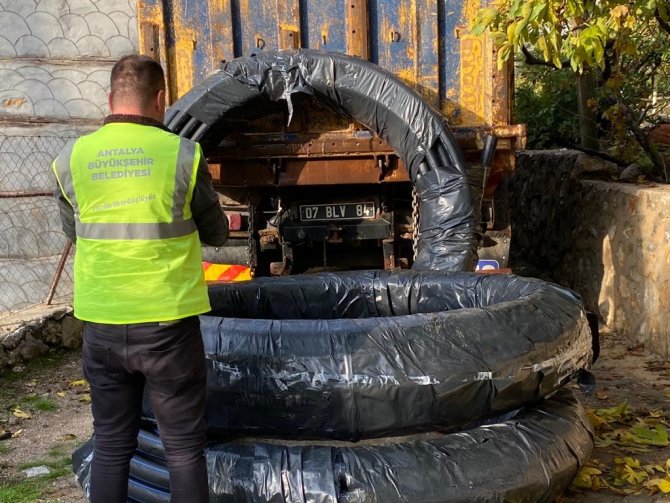 Aksekili Üreticiye 2 Bin 100 Metre Boru Yardımı