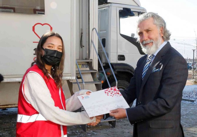 Bayburt Üniversitesi Öğrencilerinden Kan Bağışı