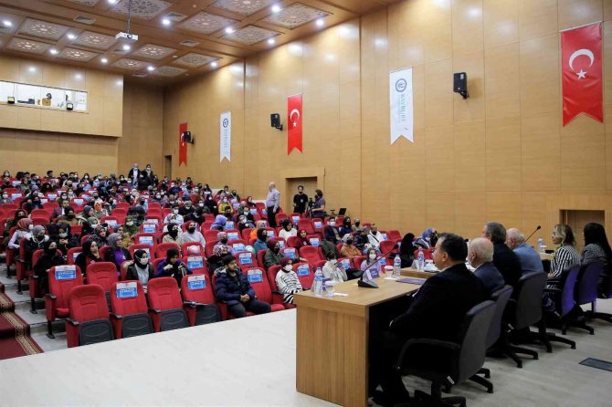 Bayburt Üniversitesinde ‘Kadına Şiddetle Mücadele’ Konulu Panel Düzenlendi