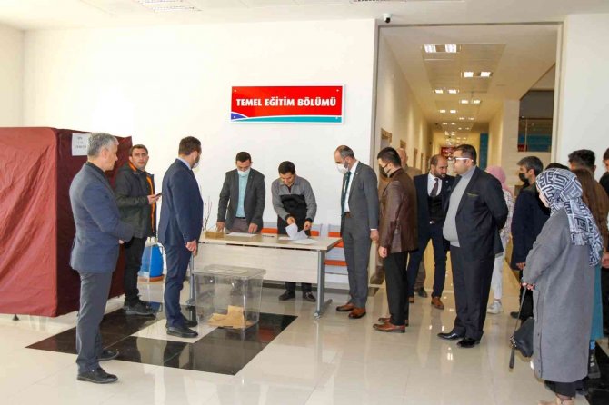 Bayburt Üniversitesinde Öğrenci Konseyi Seçim Süreci Tamamlandı