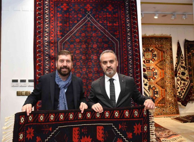 Tarihi 3 Bin Yıl Öncesine Dayanan Halılar Bursa’da Sergileniyor
