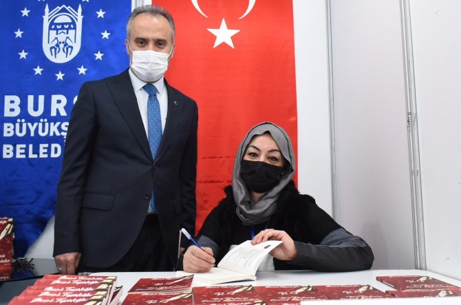 Bursalı Kitap Kurtları Bu Fuara Akın Etti