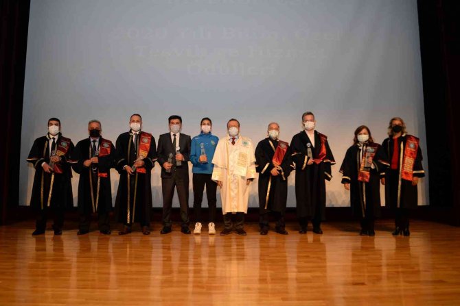 Başarılı Akademisyenlere Ödül