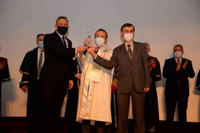 Başarılı Akademisyenlere Ödül