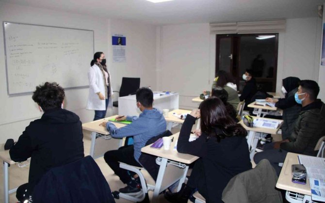 Gençlere Eğitim Fırsatı Çankaya Akademi’de