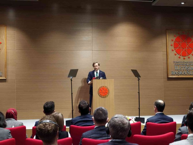 Cumhurbaşkanlığı İ̇letişim Başkanı Altun, Uluslararası Medya Mensupları Türkçe Eğitimi Sertifika Törenine Katıldı