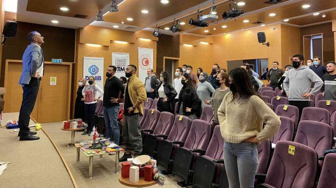 Deni̇b Akademi’den ‘Profesyonel Hayatta Etkili İ̇letişim Ve Beden Dili’ Eğitimi