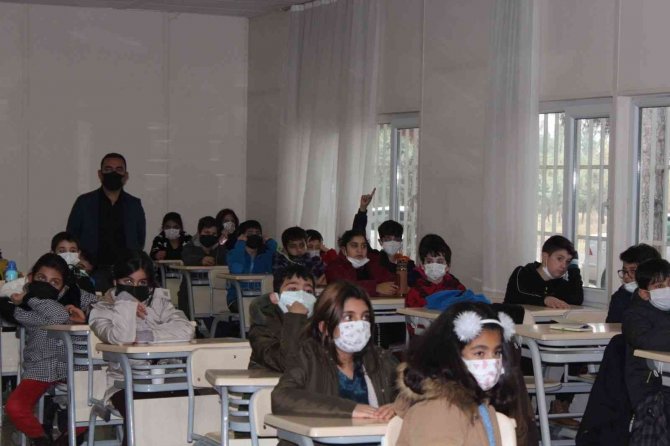 Dü’de ‘Hukukta Çocuk Hakları Ve Hukuk Alanında Kariyer Fırsatları’ Konferansı