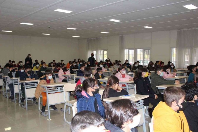 Dü’de ‘Hukukta Çocuk Hakları Ve Hukuk Alanında Kariyer Fırsatları’ Konferansı