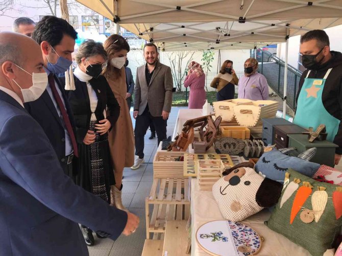 Özel Çocuklar Eserlerini Sergiledi