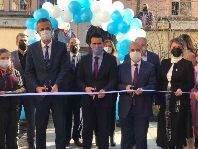 Özel Çocuklar Eserlerini Sergiledi