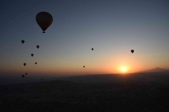 Kapadokya’da 11 Ayda 360 Bin Kişi Balonla Uçtu