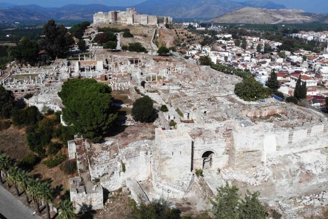 100 Yıldır Kazı Yapılan Kilisede Roma İ̇mparatoru ‘Büyük Theodosius’ İzleri