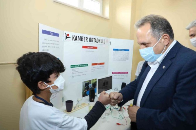 Köy Okulunda Bilim Fuarı Heyecanı