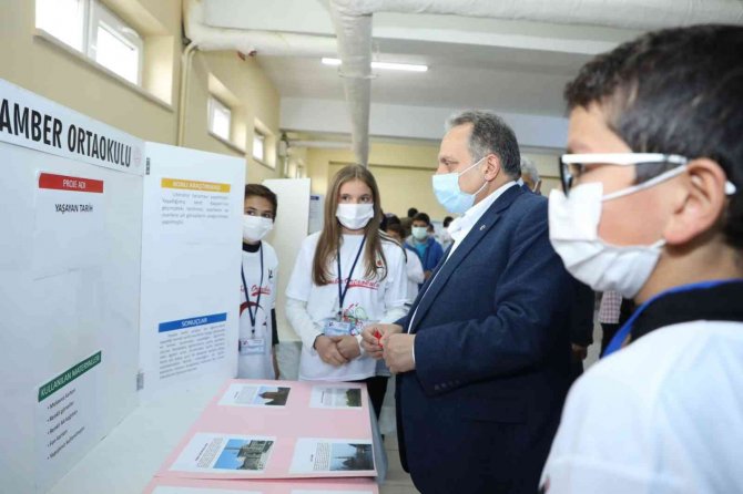 Köy Okulunda Bilim Fuarı Heyecanı