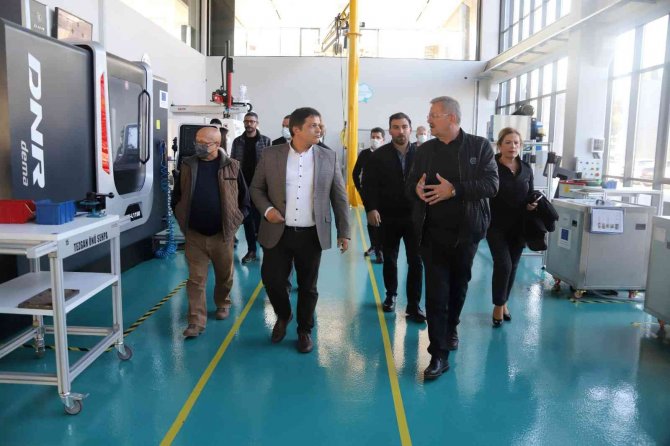Mgc Yönetimi, Model Fabrikayı Gezdi