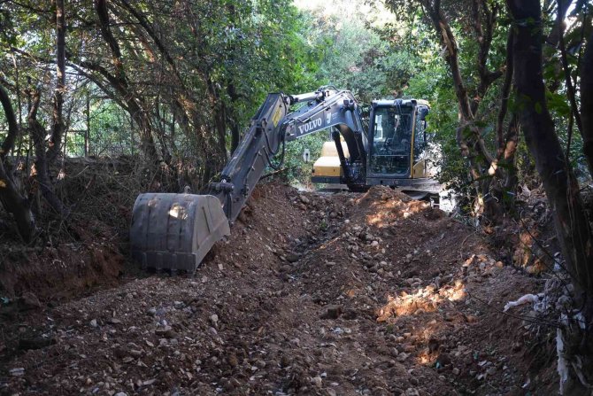 Menteşe’de 5 Kilometre Dere Temizliği Yapıldı