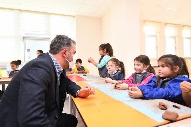 Pursaklar Belediyesi Nezaket Okulu’nda Toprak Sanatla Buluşuyor