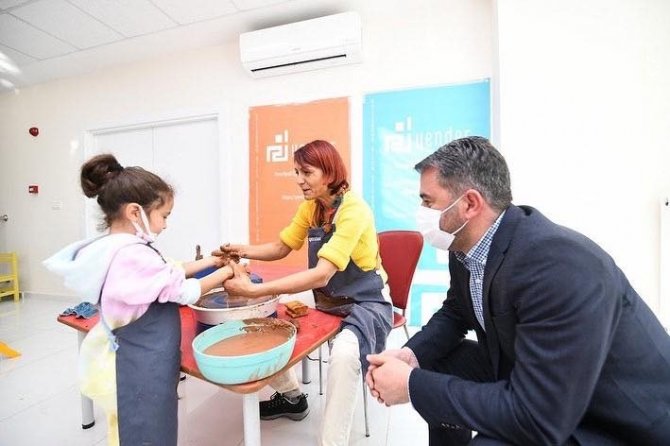 Pursaklar Belediyesi Nezaket Okulu’nda Toprak Sanatla Buluşuyor