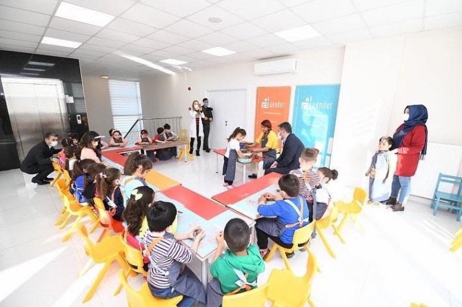 Pursaklar Belediyesi Nezaket Okulu’nda Toprak Sanatla Buluşuyor