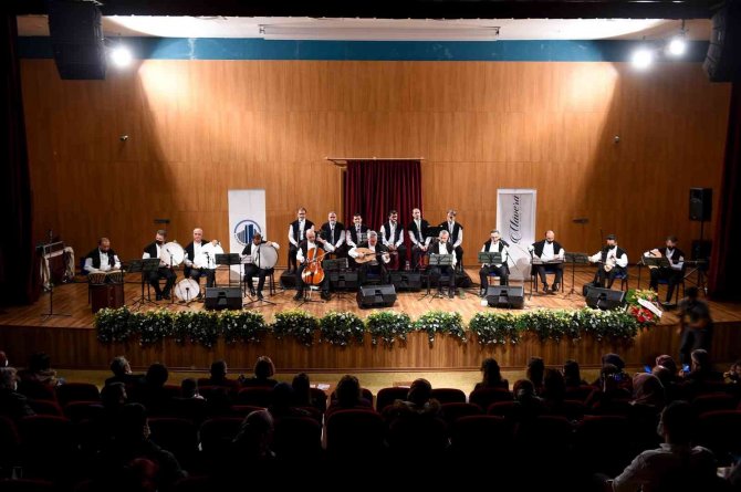 Yunus Emre Vefatının 700’üncü Yılında İlahilerle Ve Dualarla Anıldı