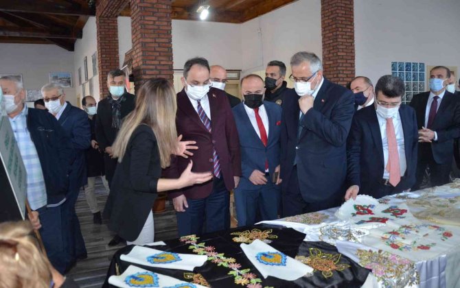 Engellilerin El Emeği Ürünleri Sergilendi