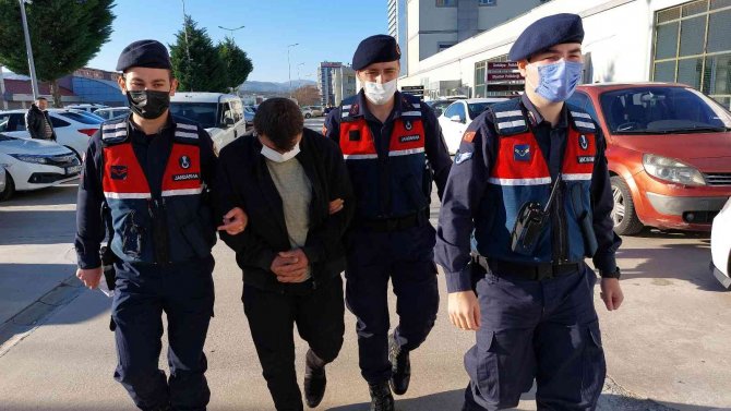 Narkotik Köpeğinin Evinin Çatısında Uyuşturucu Bulduğu Şahıs Tutuklandı