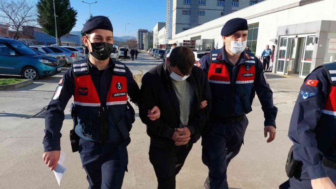 Narkotik Köpeğinin Evinin Çatısında Uyuşturucu Bulduğu Şahıs Tutuklandı