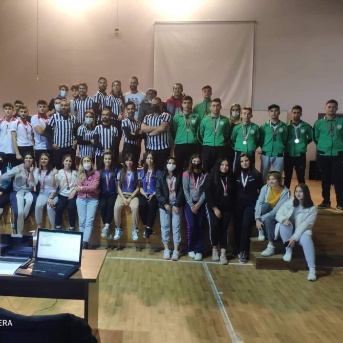 Gençlerden Bilek Güreşinde 7 İl Birinciliği