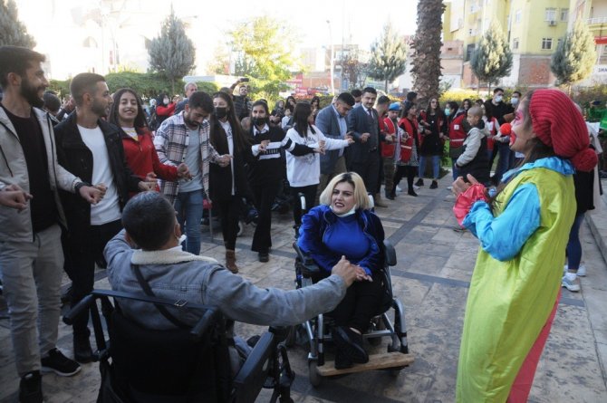 Engelliler Farkındalık Yürüyüşünde Bir Araya Geldi